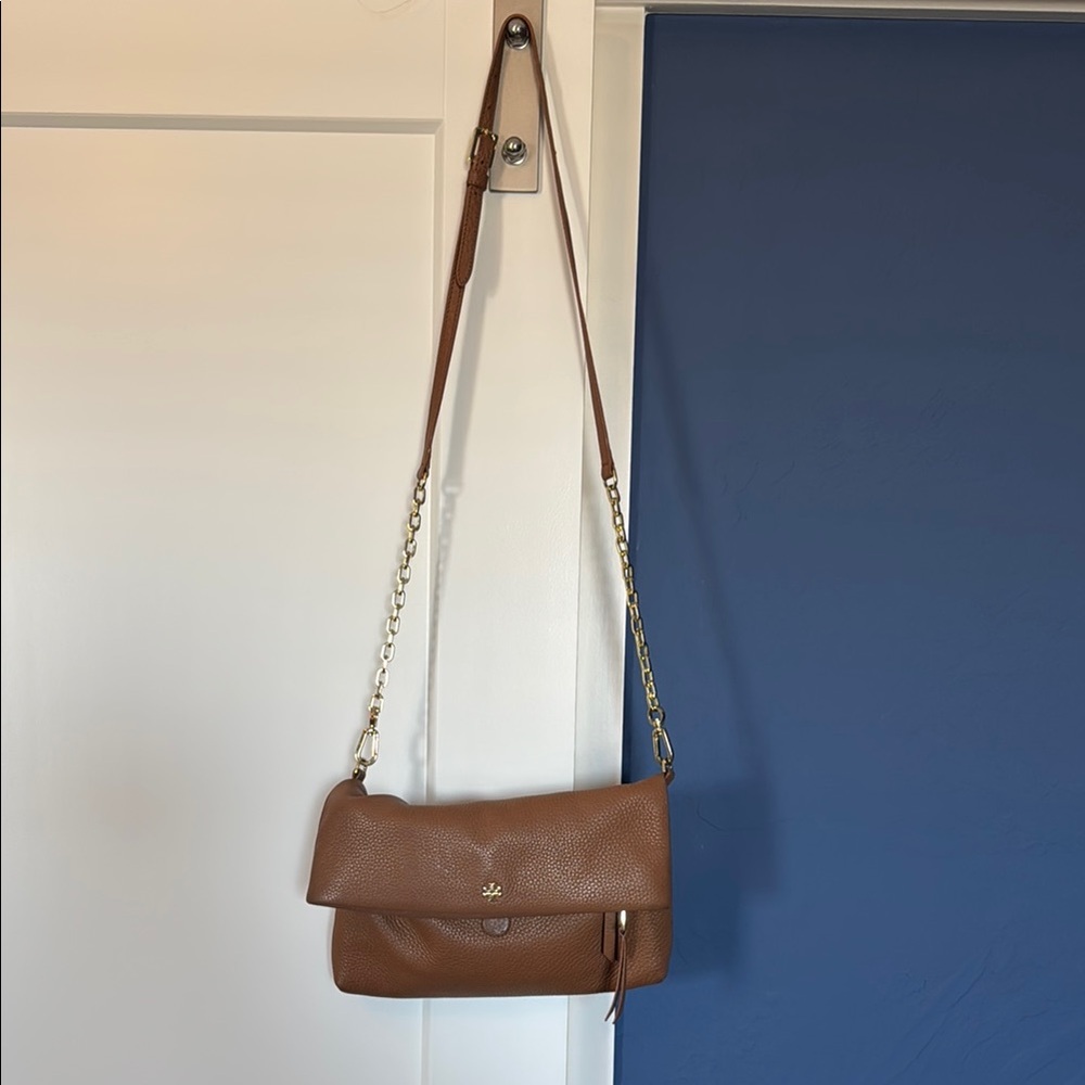 Caramel Brown Leather Crossbody Bag with Adjustable Strap